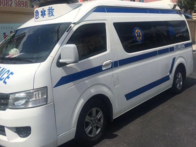 路遇救护车，该如何处理？