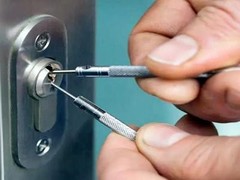 鞍山铁东昌伟开锁公司