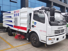 福田扫路车