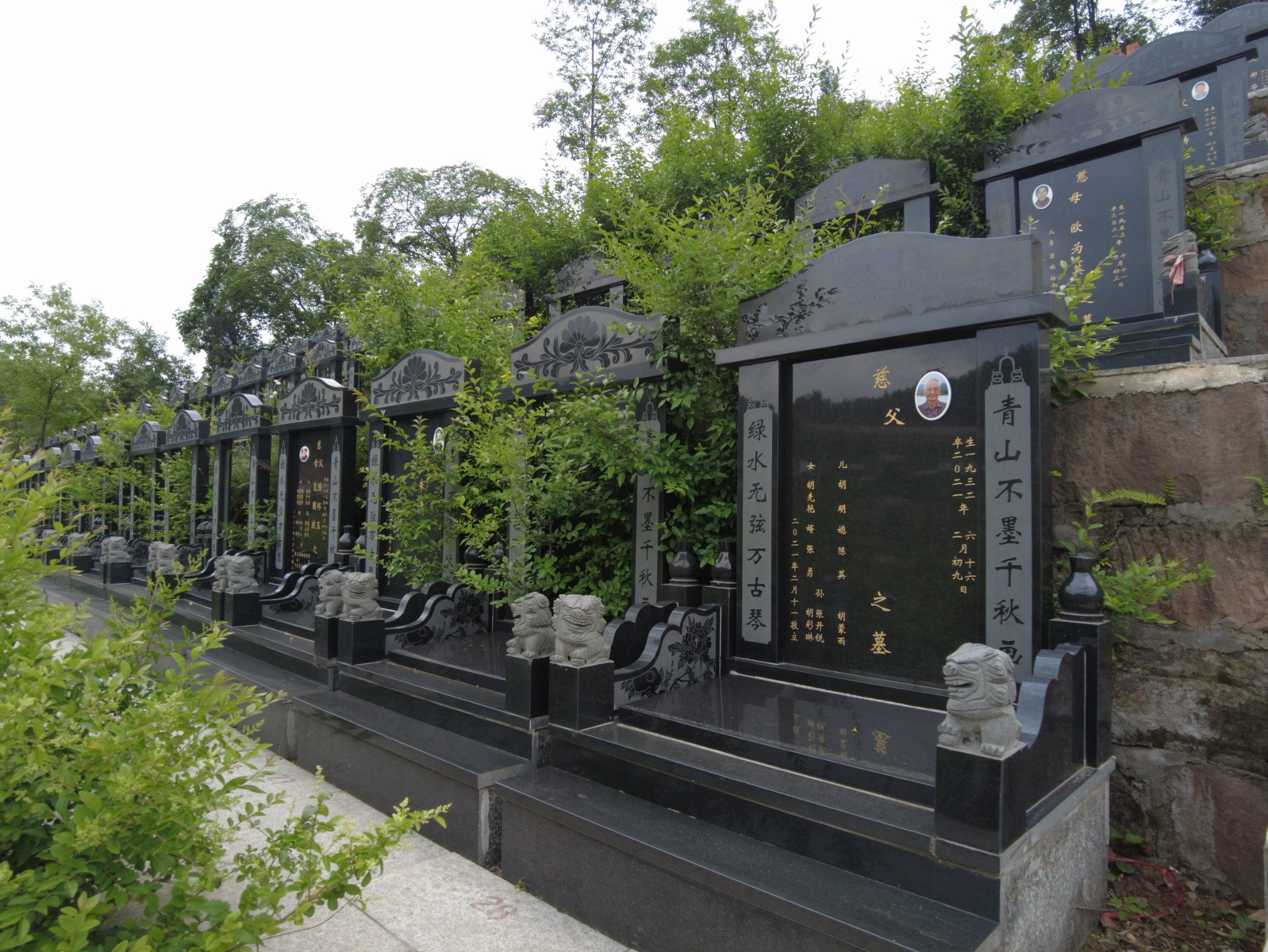 简阳卧龙寺公墓价格双墓一般多少钱合适?