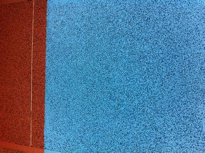 养护:透水地坪地坪由于存在大量的孔洞,易失水,干燥