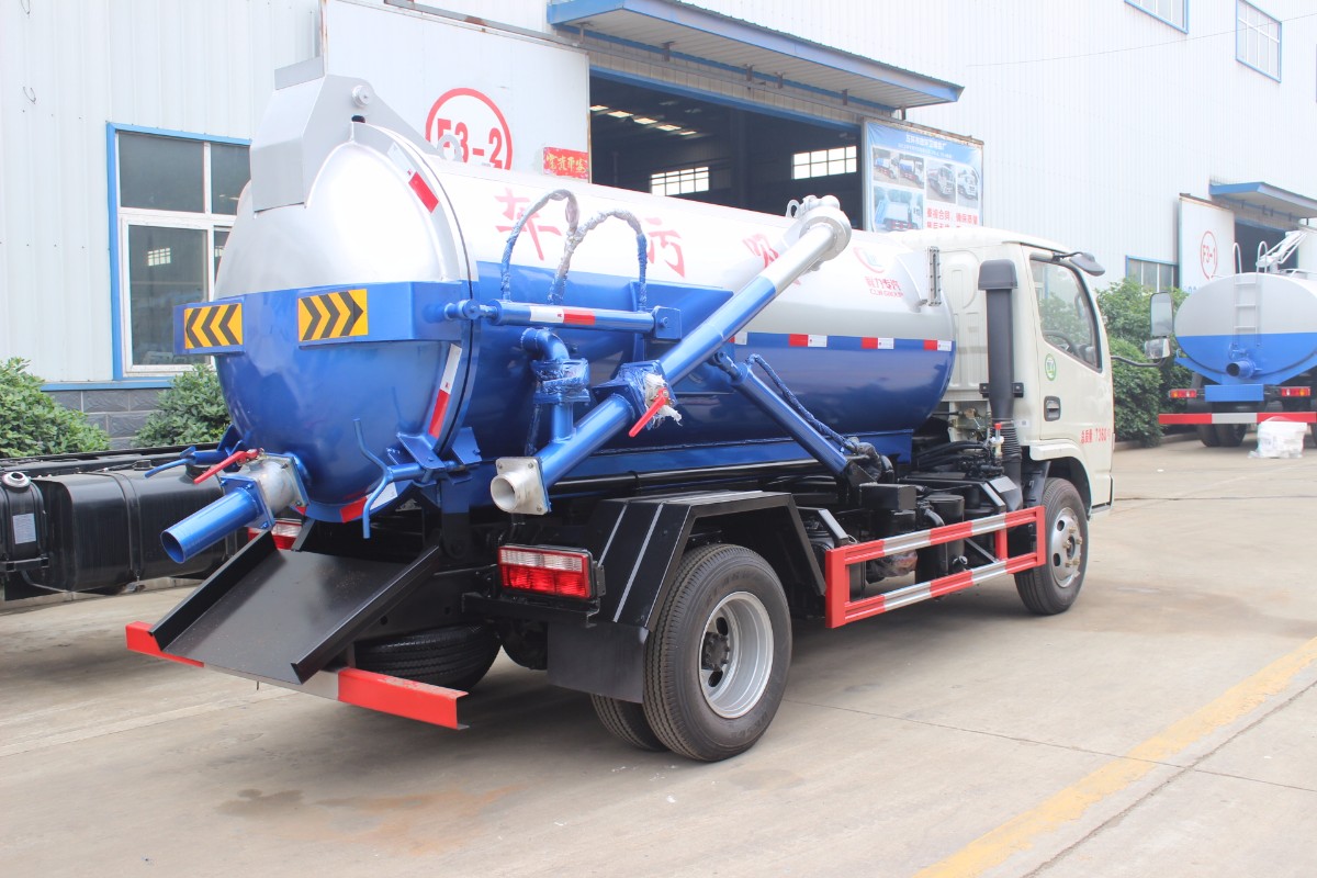 程力东风5吨吸污车