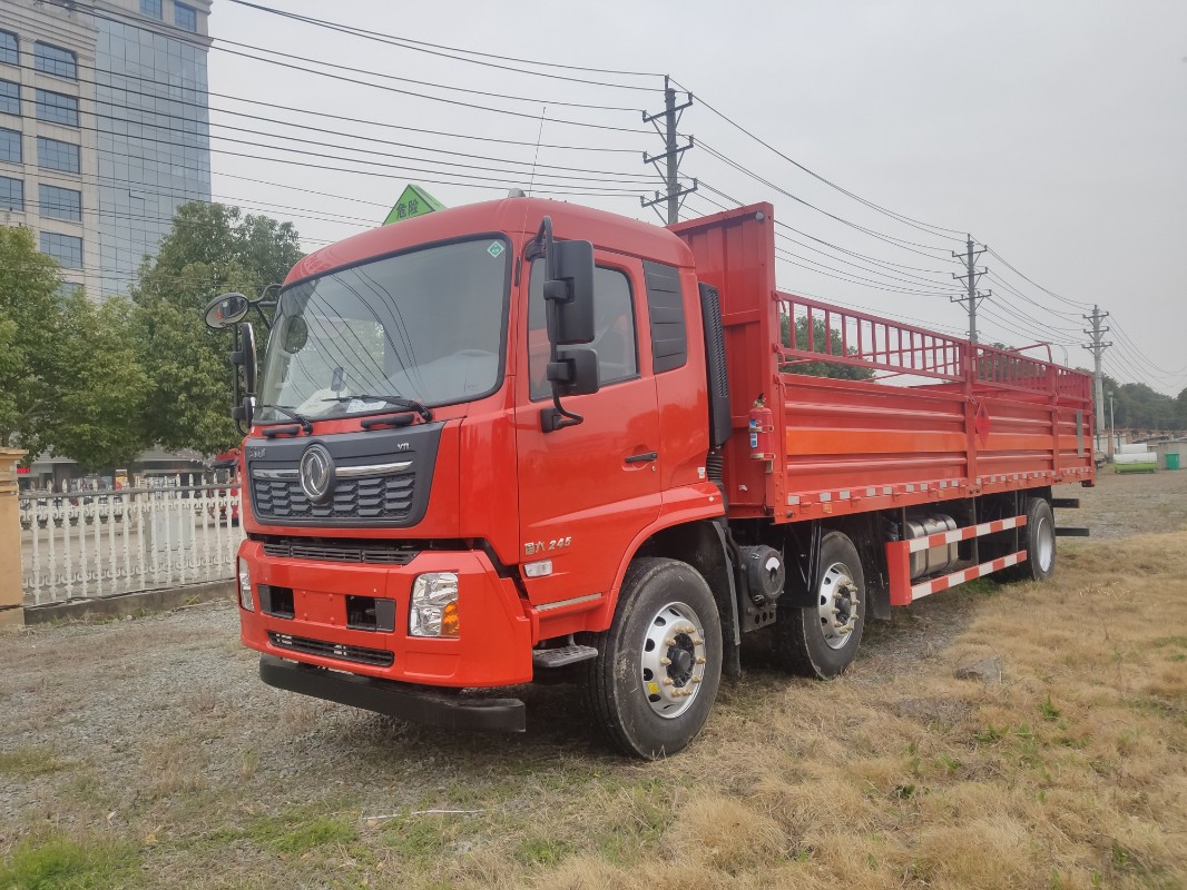 东风牌8.6米天锦小三轴气瓶运输车(国六)