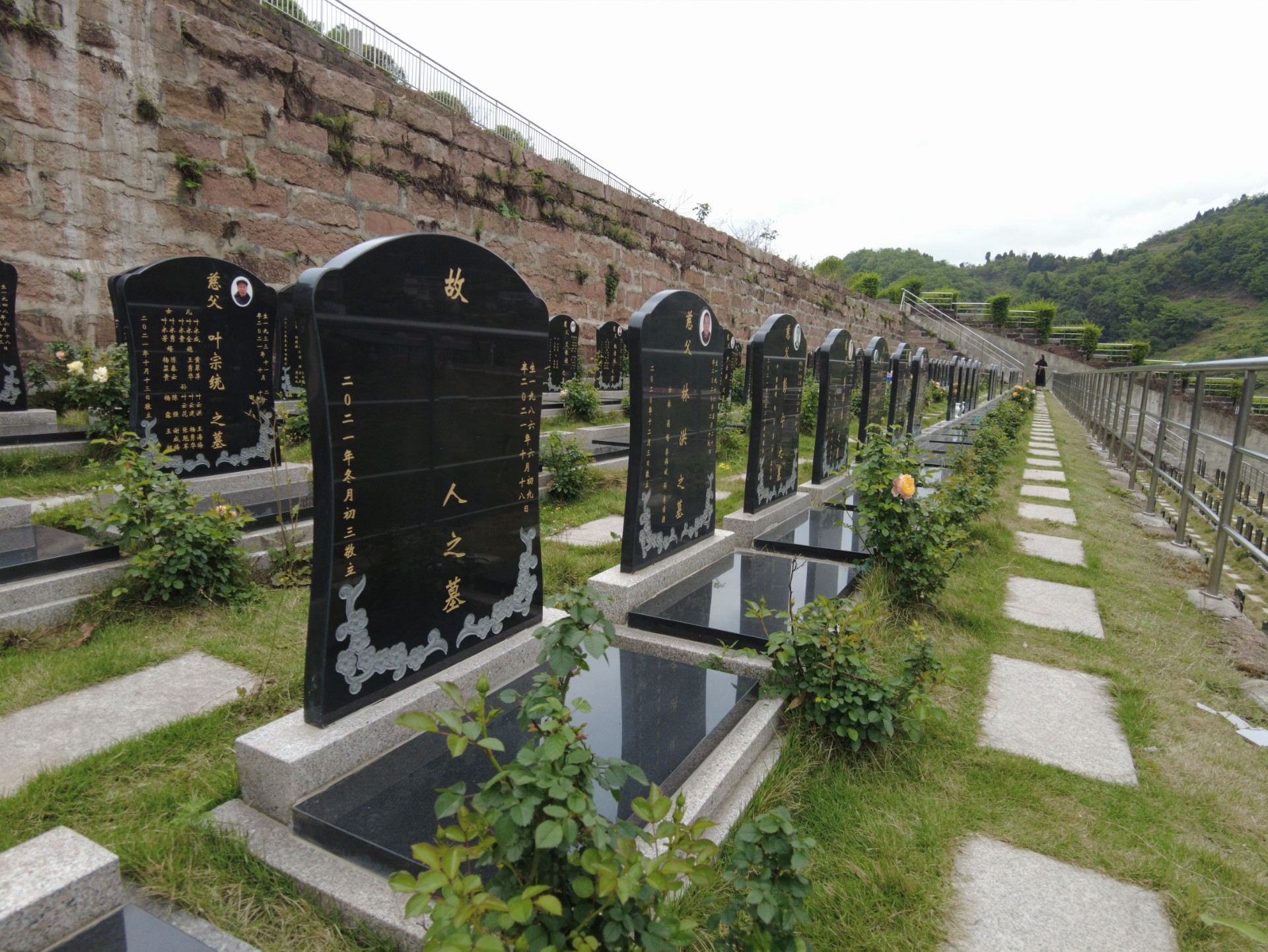 简阳龙泉山贾家卧龙寺公墓_成都老吴公墓