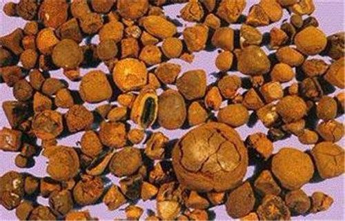 栀子,郁金,朱砂,则清热解毒,开窍安神;配青黛,珍珠,人指甲,象牙屑