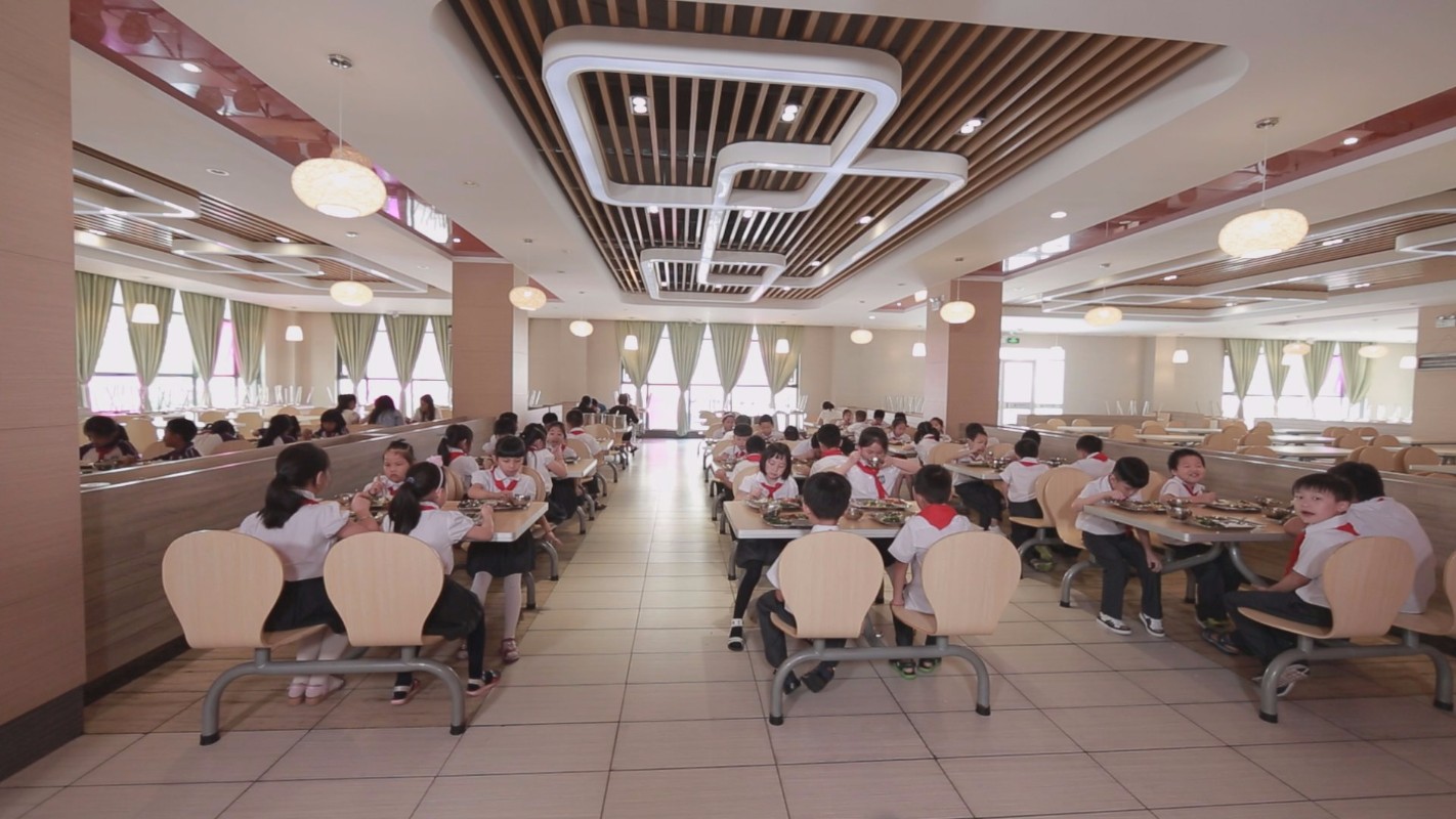 学校餐厅_深圳寄宿学校幼儿园小学初中高中