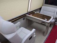 北京豪華商務(wù)車(chē)銷(xiāo)售改裝基地