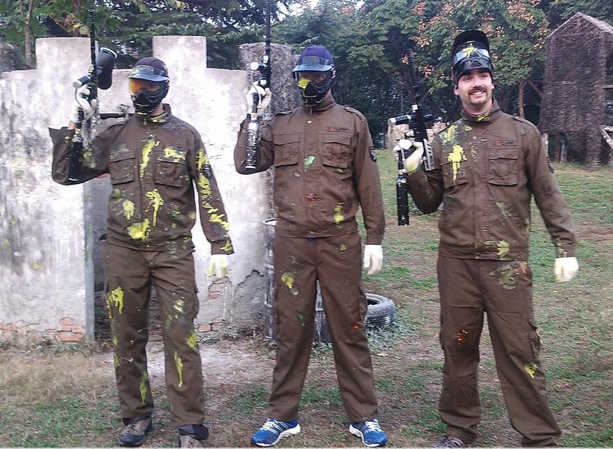 彩弹射击"真人cs"体验"枪林弹雨"的刺激