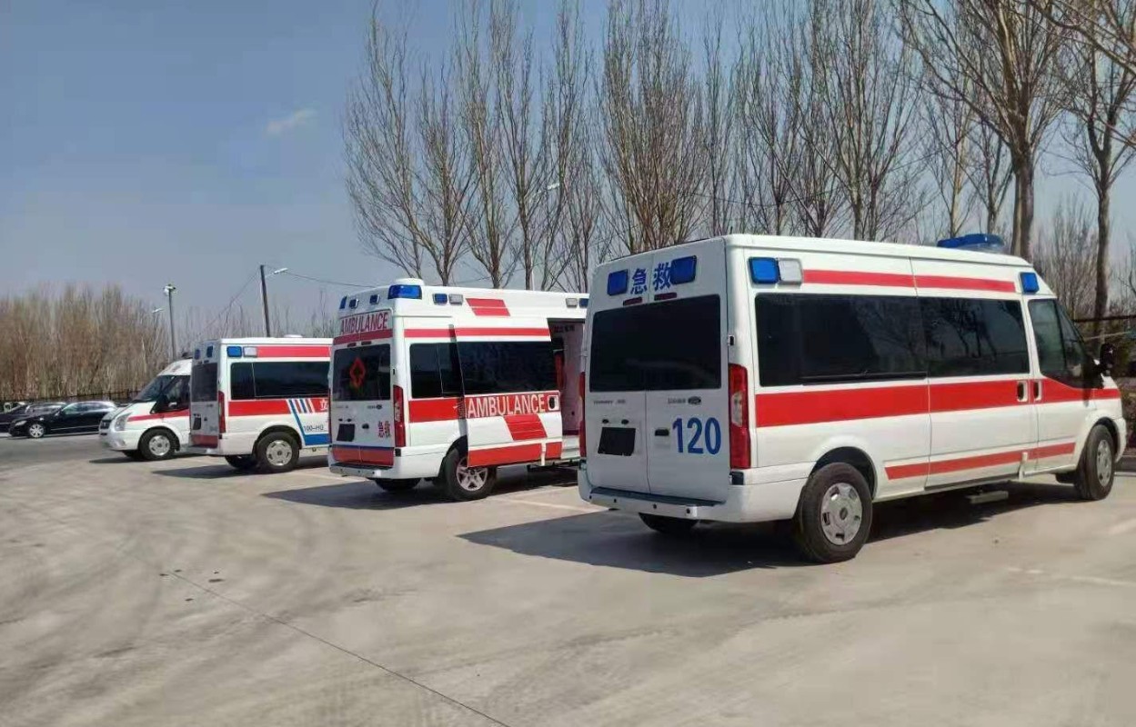 成都医学院第一附属医院120救护车接送病人转院