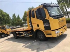 高速晚上拖车
