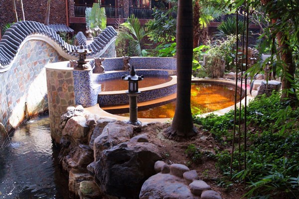 星湖园温泉度假村