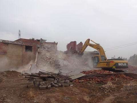 拆除此墙会削弱该层纵墙的抗侧力的刚度,降低了墙体的抗震性能.