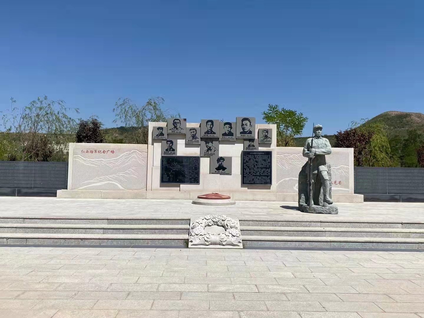 卧龙岗陵园公墓军魂园