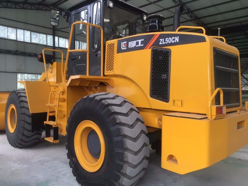 万,单位工程用车,定时保养随车工具手续齐全9成新以上使用100小时左右