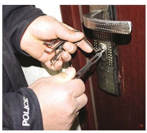 宝山友谊路开锁换锁配车钥匙开汽车锁保险柜装车位锁_上海长宁速达开