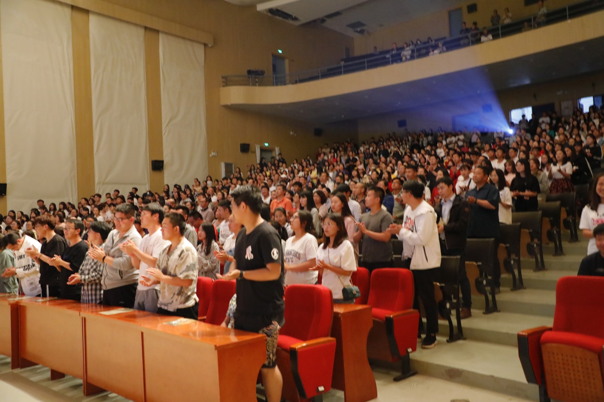 扬州充场观众公司群众演员会议充场活动充场人员暖场